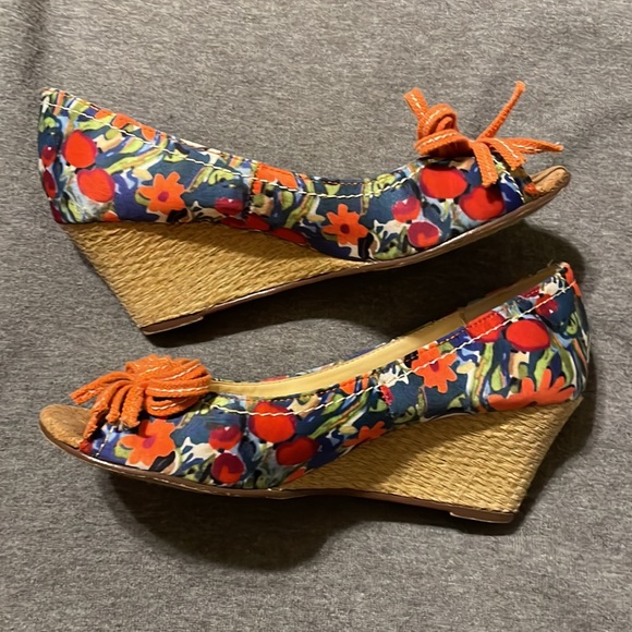 Unisa Peep Toe Wedge - Picture 3 of 6